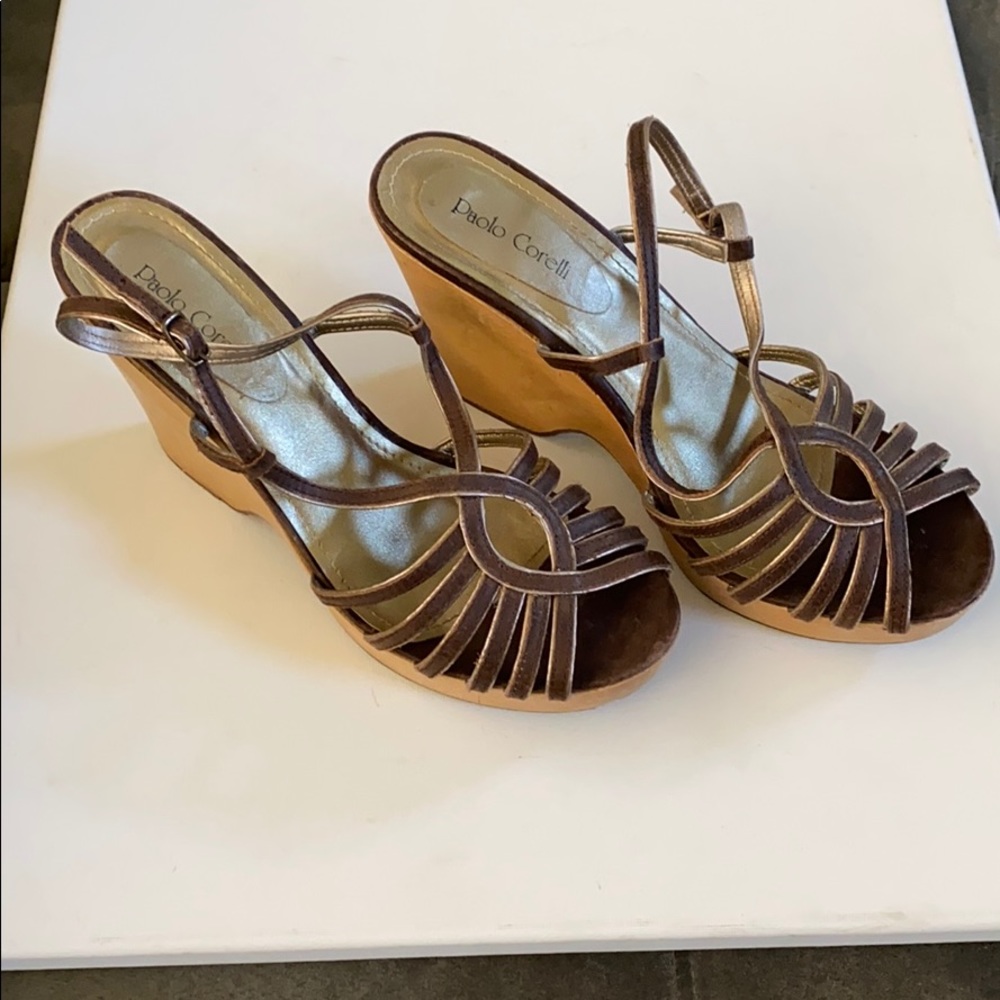 Leather wedges with wood heel.